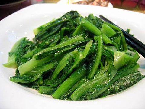 油麦菜怎么做好吃又简单：三种清爽做法，鲜嫩爽口