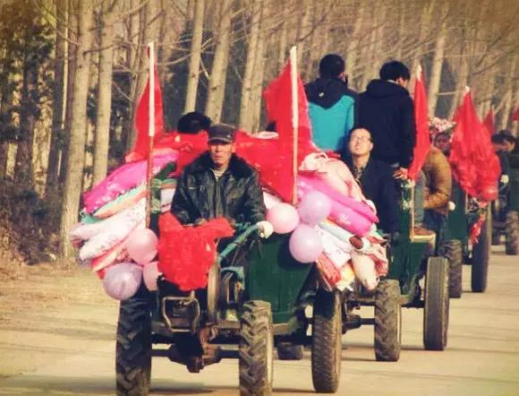 为什么越来越多人不想结婚？社会学视角下的三大原因