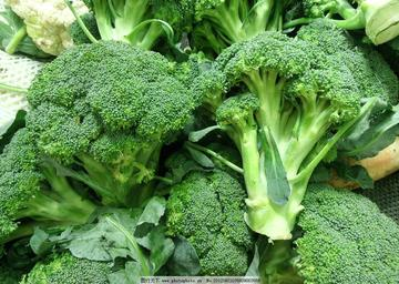 西兰花怎么炒好吃？掌握这5个技巧，清脆鲜香不发黄