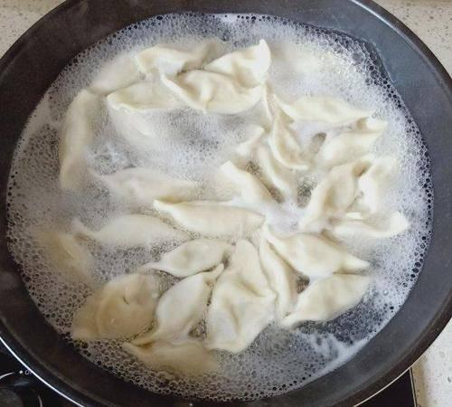 牛肉饺子馅配什么蔬菜好吃？这几种搭配鲜香多汁不柴